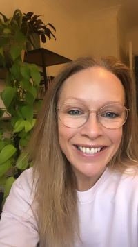 Rowena Rolt, UKCP Accredited Psychotherapist